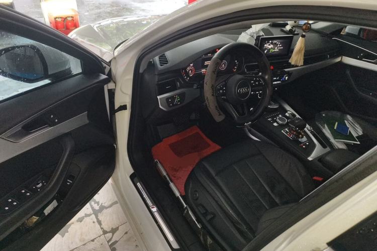 Used Audi A4L 2019 40 TFSI Fashion Edition China VI Emission Standard Driver Seat