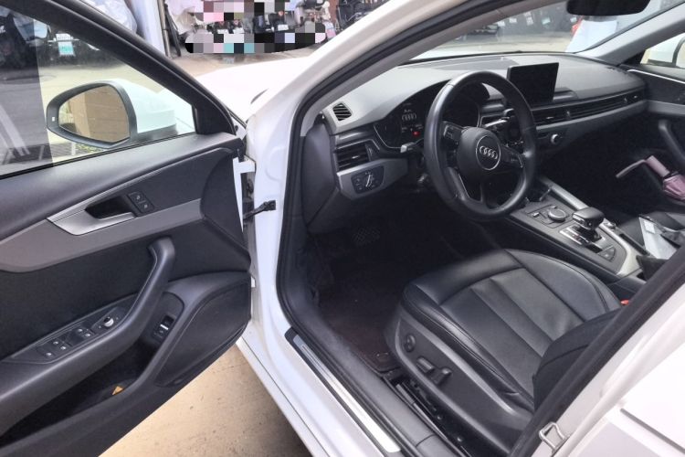 Used Audi A4L 2019 40 TFSI Ambition China VI Driver Seat