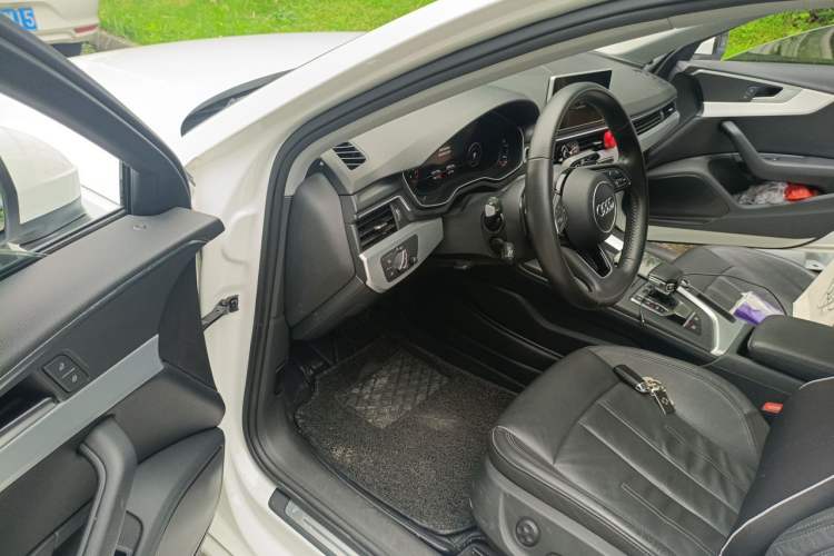 Used Audi A4L 2019 40 TFSI Fashion Version China V Driver Seat