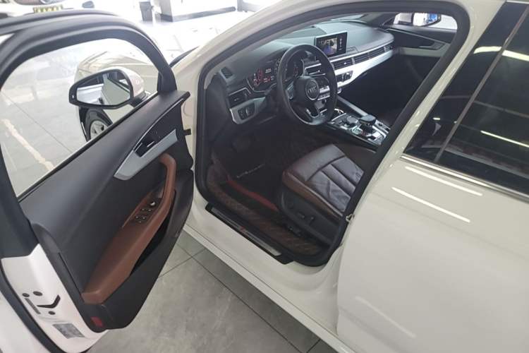 Used Audi A4L 2019 40 TFSI Fashion Edition China VI Emission Standard Driver Seat