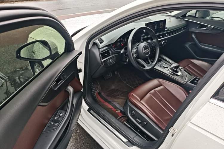 Used Audi A4L 2019 40 TFSI Ambition China VI Driver Seat