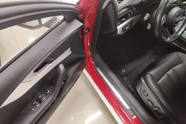 Used Audi A4L 2019 40 TFSI Fashion Edition China VI Emission Standard Driver Seat