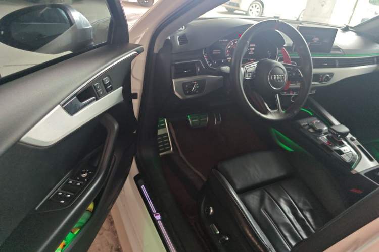 Used Audi A4L 2019 40 TFSI Fashion Edition China VI Emission Standard Driver Seat