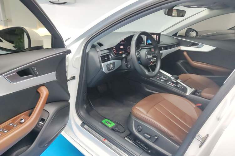 Used Audi A4L 2019 40 TFSI Fashion Edition China VI Emission Standard Driver Seat