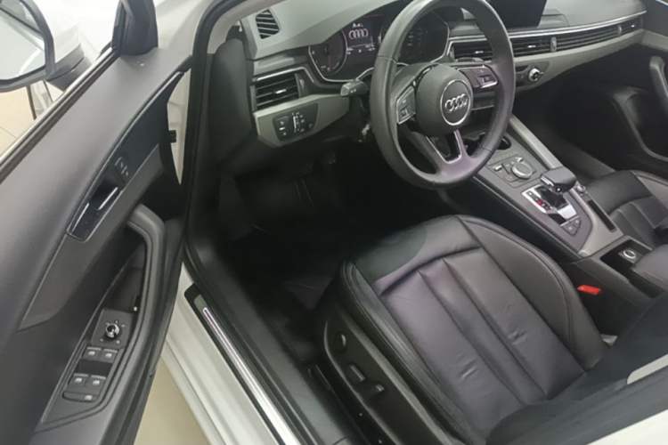 Used Audi A4L 2019 40 TFSI Ambition China VI Driver Seat