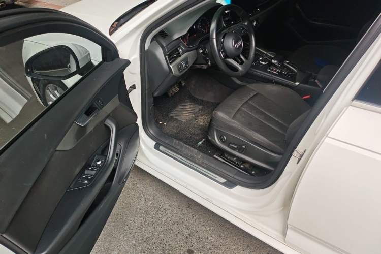 Used Audi A4L 2019 40 TFSI Ambition China VI Driver Seat