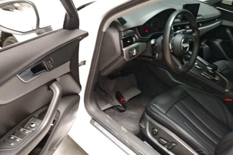 Used Audi A4L 2019 40 TFSI Ambition Version China V Driver Seat
