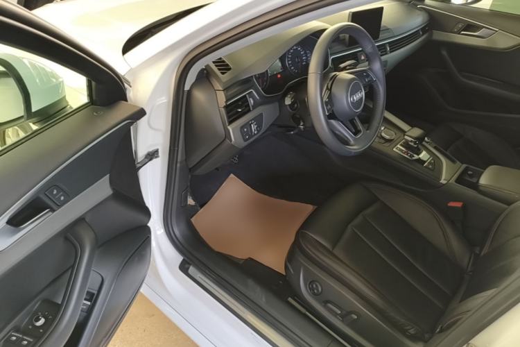 Used Audi A4L 2019 40 TFSI Ambition China VI Driver Seat