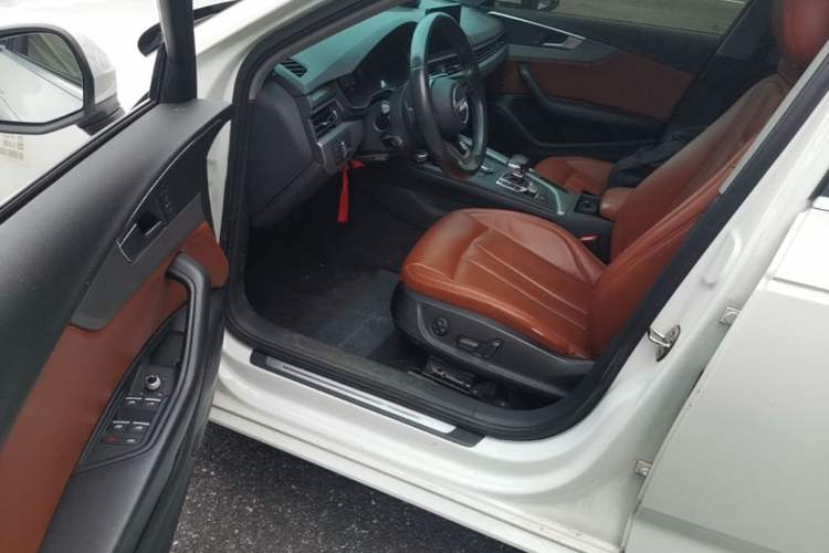 Used Audi A4L 2019 40 TFSI Ambition China VI Driver Seat