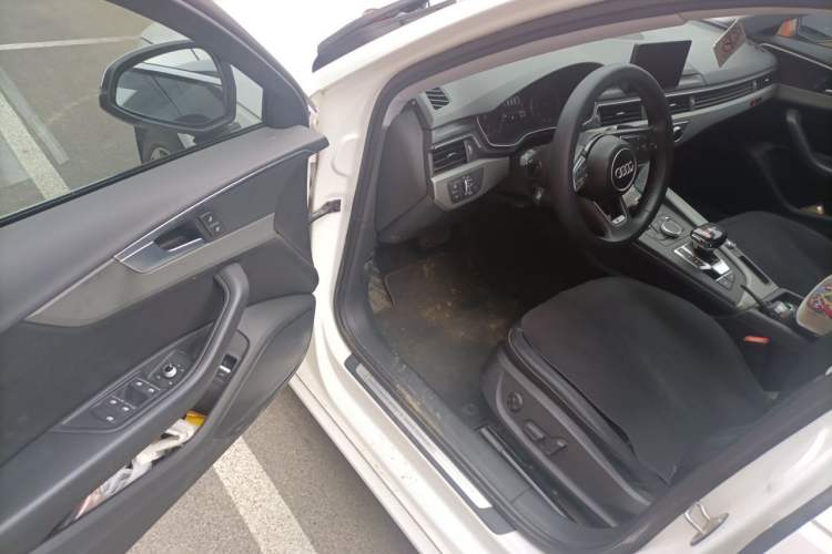 Used Audi A4L 2019 40 TFSI Ambition China VI Driver Seat