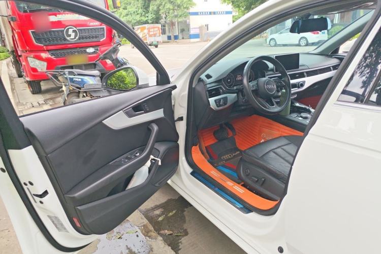 Used Audi A4L 2019 40 TFSI Fashion Edition China VI Emission Standard Driver Seat