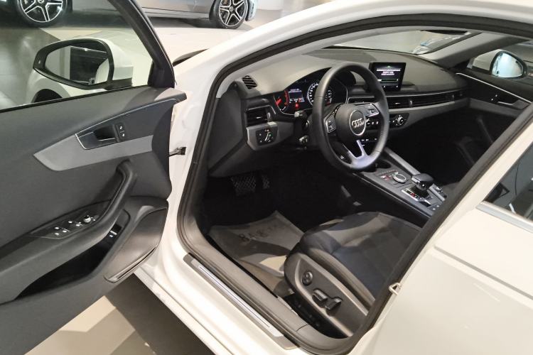 Used Audi A4L 2019 40 TFSI Ambition China VI Driver Seat
