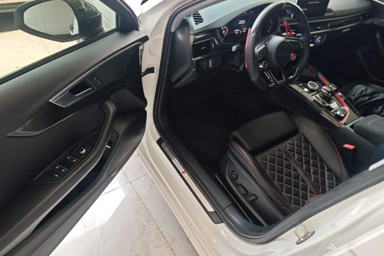 Used Audi A4L 2019 40 TFSI Fashion Edition China VI Emission Standard Driver Seat