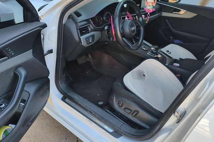 Used Audi A4L 2019 40 TFSI Ambition China VI Driver Seat