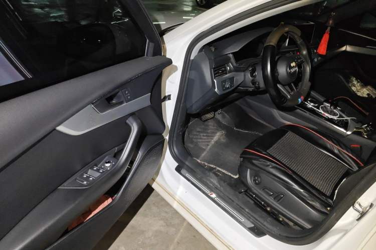 Used Audi A4L 2019 40 TFSI Fashion Edition China VI Emission Standard Driver Seat