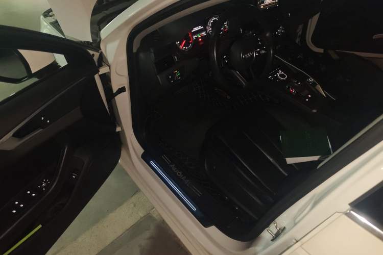 Used Audi A4L 2019 40 TFSI Ambition China VI Driver Seat