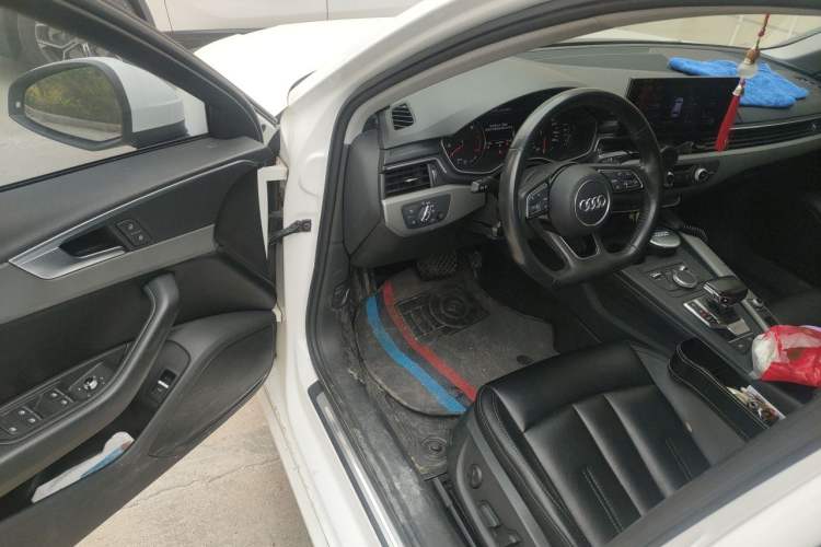 Used Audi A4L 2019 40 TFSI Ambition China VI Driver Seat