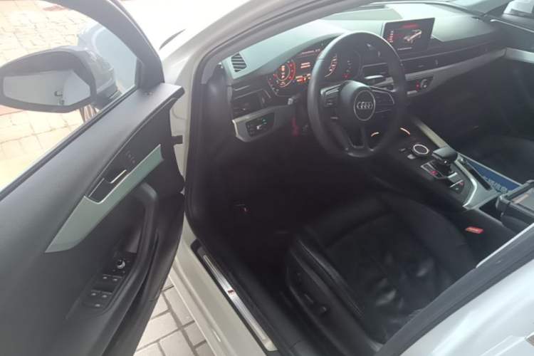 Used Audi A4L 2019 40 TFSI Fashion Edition China VI Emission Standard Driver Seat
