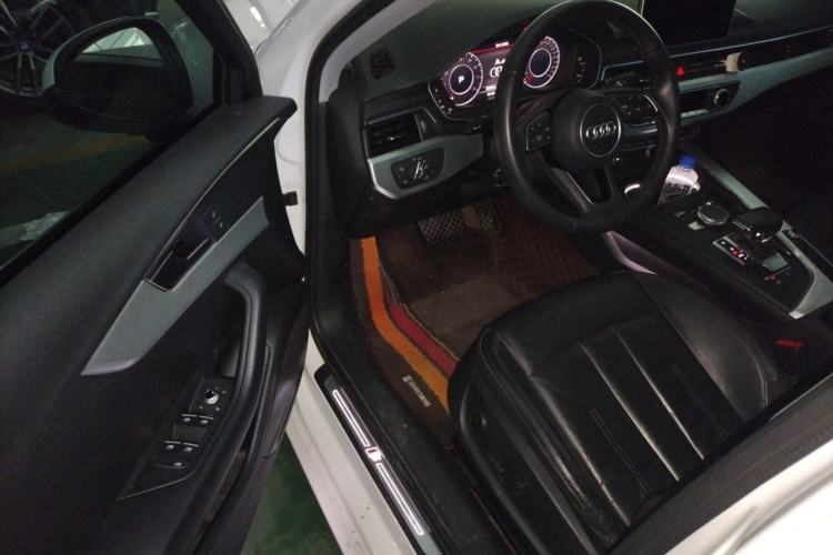 Used Audi A4L 2019 40 TFSI Fashion Edition China VI Emission Standard Driver Seat