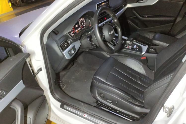 Used Audi A4L 2019 40 TFSI Fashion Edition China VI Emission Standard Driver Seat