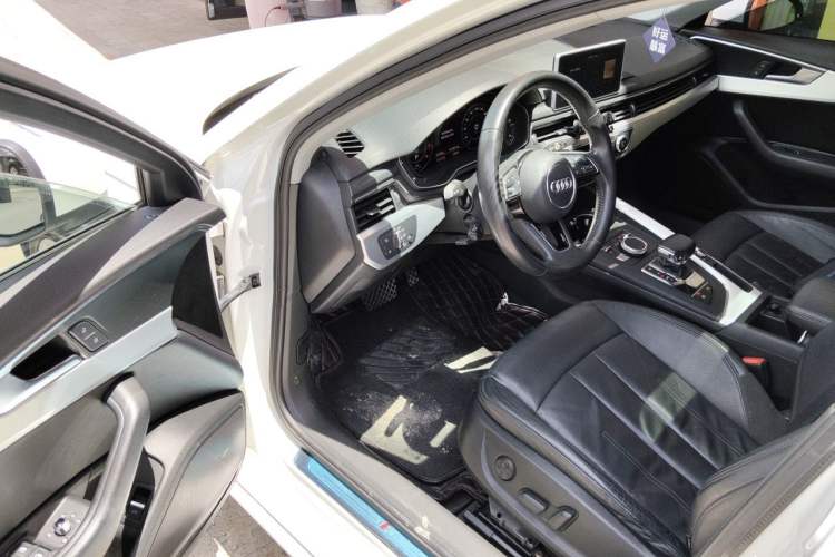 Used Audi A4L 2019 40 TFSI Fashion Edition China VI Emission Standard Driver Seat
