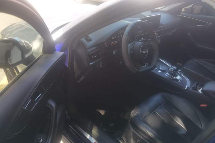 Used Audi A4L 2019 40 TFSI Fashion Edition China VI Emission Standard Driver Seat