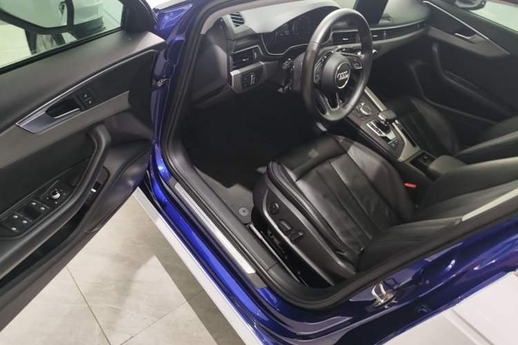 Used Audi A4L 2019 40 TFSI Ambition China VI Driver Seat
