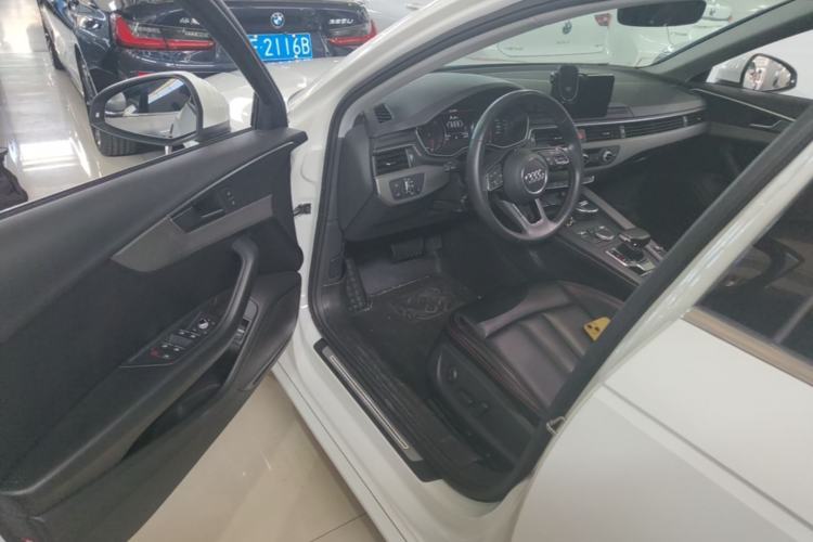 Used Audi A4L 2019 40 TFSI Ambition China VI Driver Seat