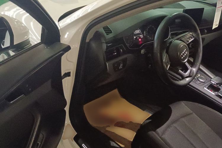 Used Audi A4L 2019 40 TFSI Ambition China VI Driver Seat
