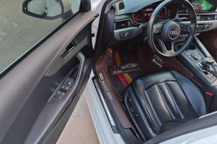 Used Audi A4L 2019 40 TFSI Ambition China VI Driver Seat