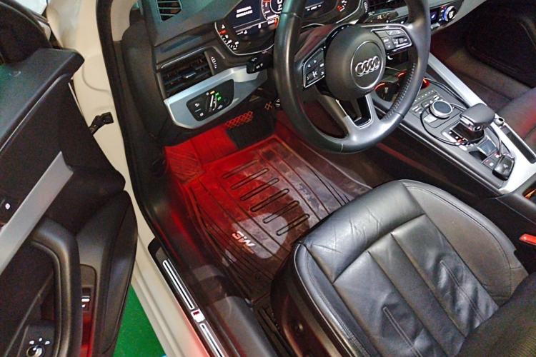 Used Audi A4L 2019 40 TFSI Fashion Edition China VI Emission Standard Driver Seat