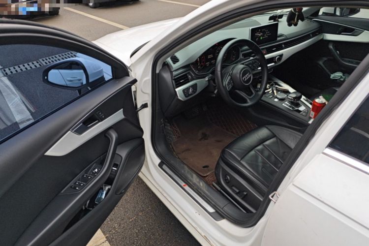 Used Audi A4L 2019 40 TFSI Fashion Edition China VI Emission Standard Driver Seat
