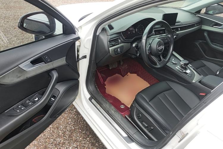 Used Audi A4L 2019 40 TFSI Ambition China VI Driver Seat