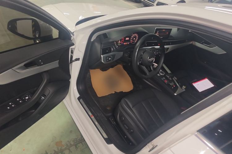 Used Audi A4L 2019 40 TFSI Fashion Edition China VI Emission Standard Driver Seat