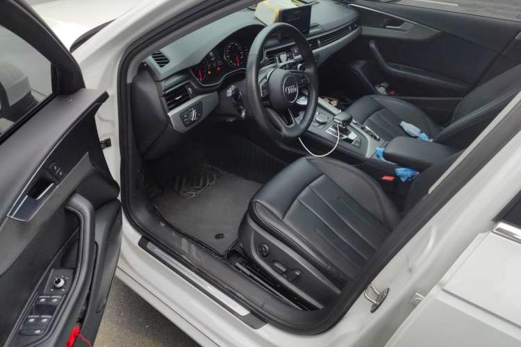 Used Audi A4L 2019 40 TFSI Ambition China VI Driver Seat