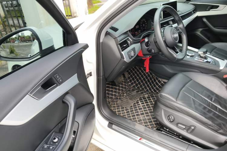 Used Audi A4L 2019 40 TFSI Fashion Edition China VI Emission Standard Driver Seat