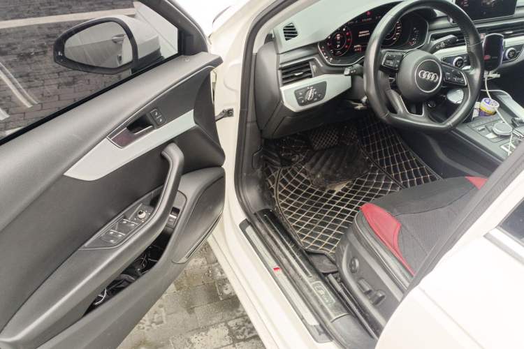 Used Audi A4L 2019 40 TFSI Fashion Edition China VI Emission Standard Driver Seat
