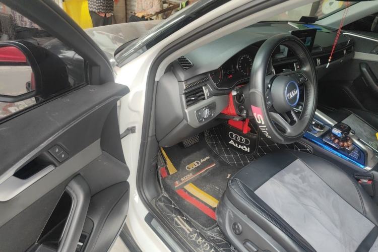 Used Audi A4L 2019 40 TFSI Ambition China VI Driver Seat