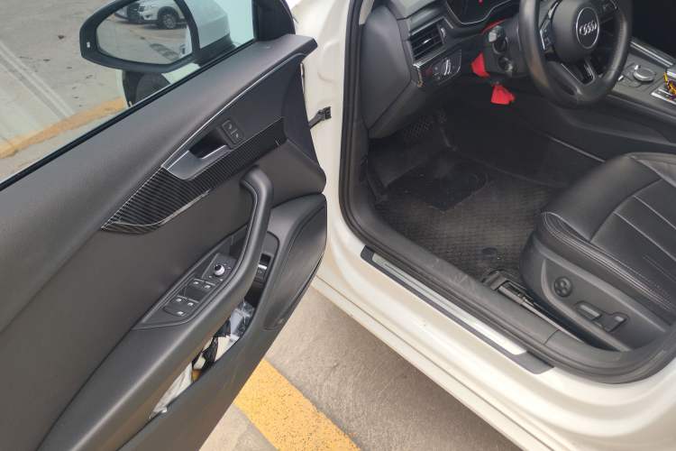 Used Audi A4L 2019 40 TFSI Ambition Version China V Driver Seat