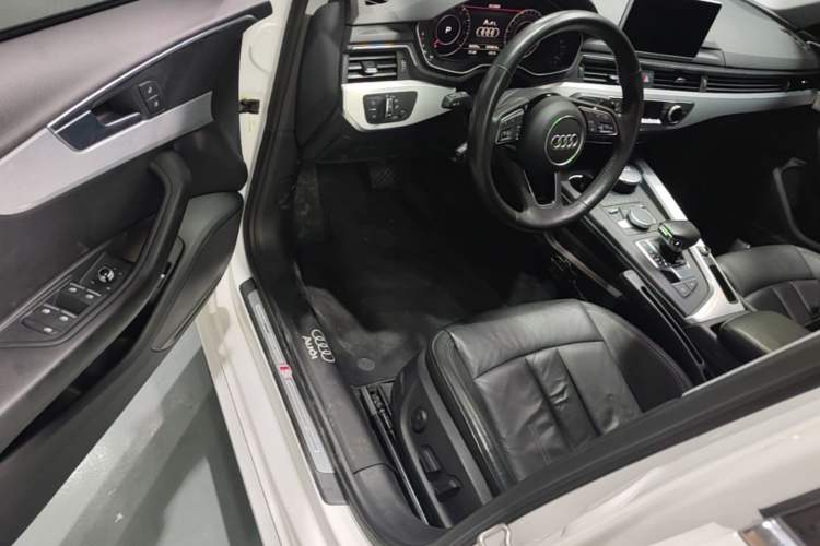 Used Audi A4L 2019 40 TFSI Fashion Edition China VI Emission Standard Driver Seat