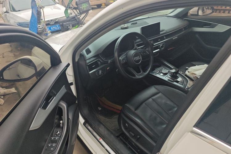 Used Audi A4L 2019 40 TFSI Fashion Edition China VI Emission Standard Driver Seat