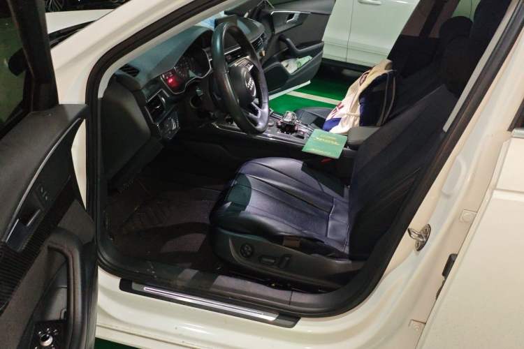 Used Audi A4L 2019 40 TFSI Ambition China VI Driver Seat