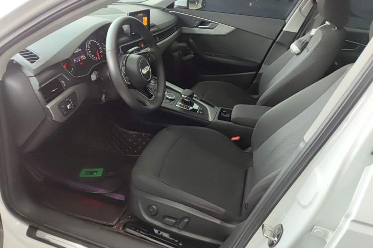 Used Audi A4L 2019 40 TFSI Ambition China VI Driver Seat