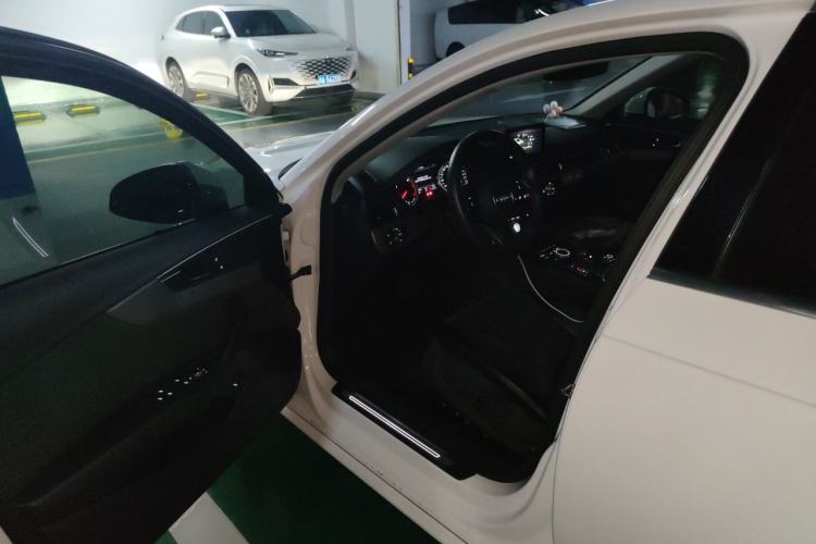 Used Audi A4L 2019 40 TFSI Ambition China VI Driver Seat