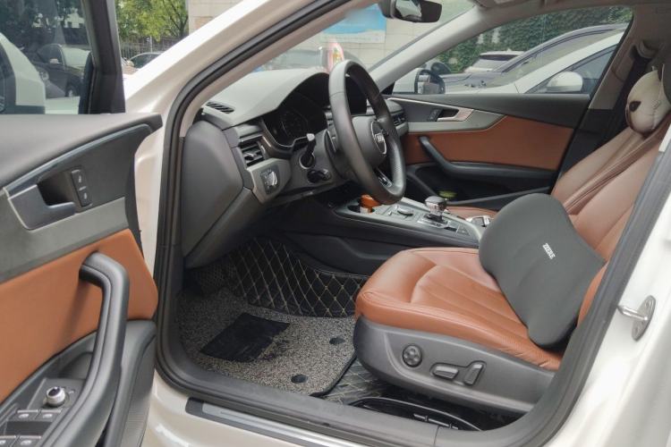 Used Audi A4L 2019 40 TFSI Ambition China VI Driver Seat