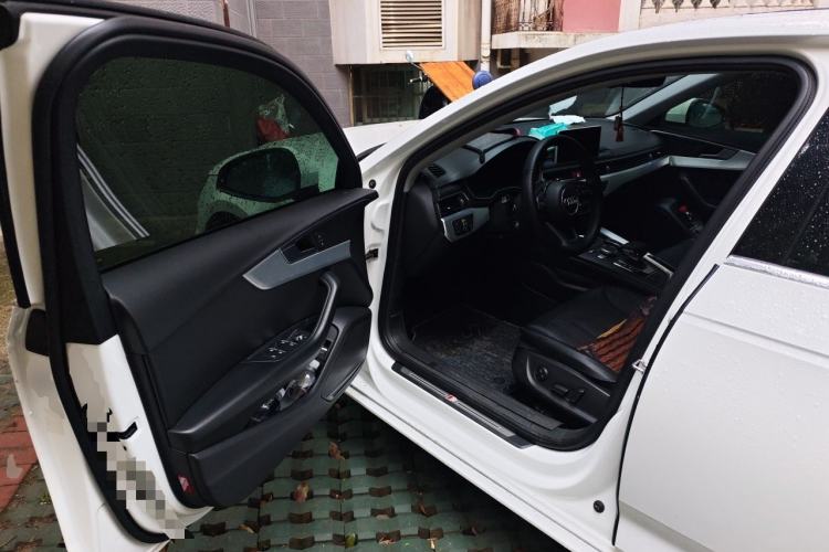 Used Audi A4L 2019 40 TFSI Fashion Edition China VI Emission Standard Driver Seat