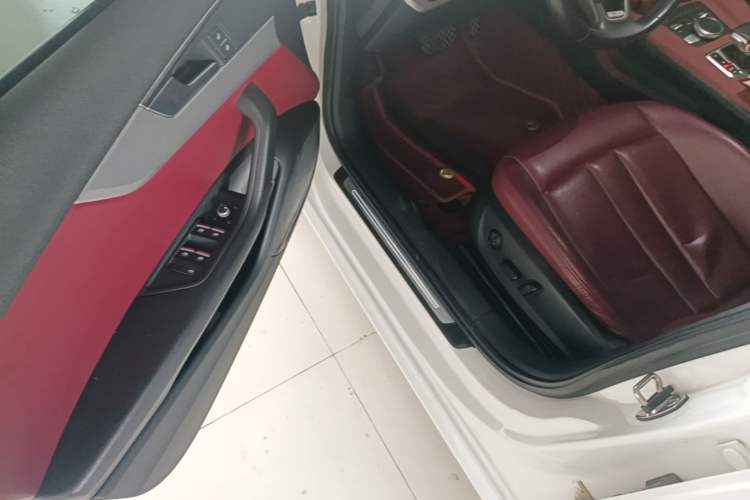 Used Audi A4L 2019 40 TFSI Ambition China VI Driver Seat
