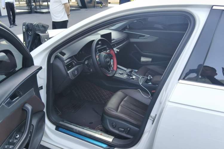 Used Audi A4L 2019 40 TFSI Ambition China VI Driver Seat