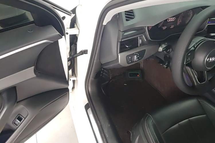 Used Audi A4L 2019 40 TFSI Ambition China VI Driver Seat