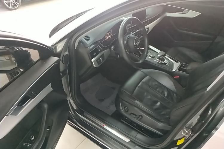 Used Audi A4L 2019 40 TFSI Fashion Edition China VI Emission Standard Driver Seat